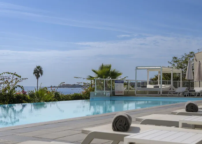 De Tourisme Amiraute 4*